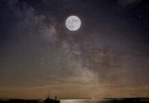 Supermoon seduces photographers