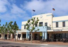 Flag lowered as reconciliation pushes on