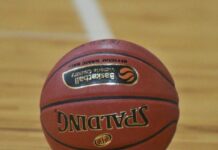 Souths hold off fast-finishing Wayback