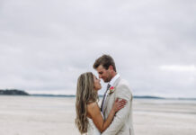 Couple married on Coffin Bay foreshore