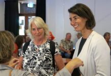 Independent candidate visits Lincoln