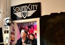 Hands up for live music